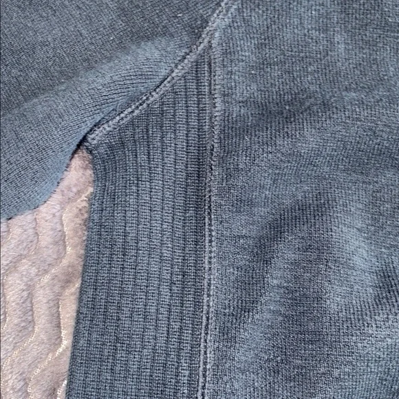 Eddie Bauer Men's Crewneck Sweater in black with Red Trim large tall, green tag - Picture 6 of 11